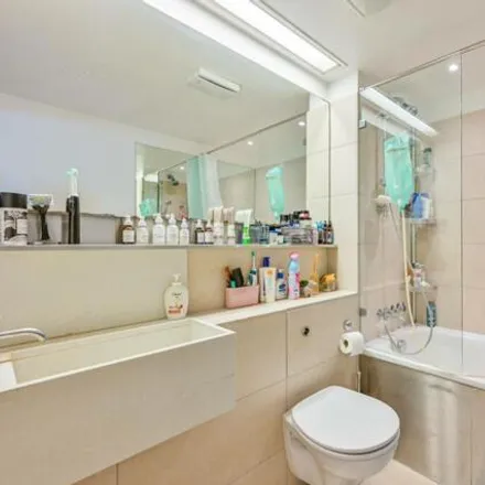 Image 4 - Naxos Building, 4 Hutching's Street, Millwall, London, E14 8LW, United Kingdom - Apartment for sale