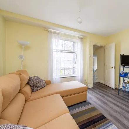 Rent this 2 bed apartment on 212 Ladbroke Grove in London, W10 5LU