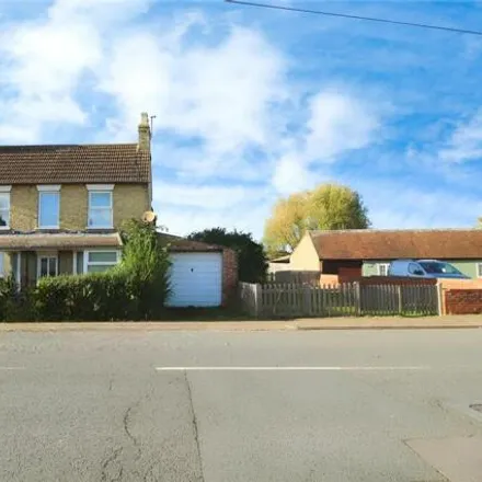 Buy this 3 bed house on Fox and Duck in 13 Bedford Road, Wootton
