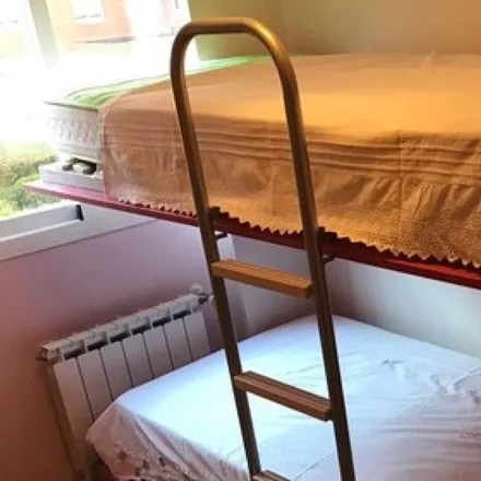 Rent this 4 bed room on Madrid in Avenida de Salvador Allende, 41