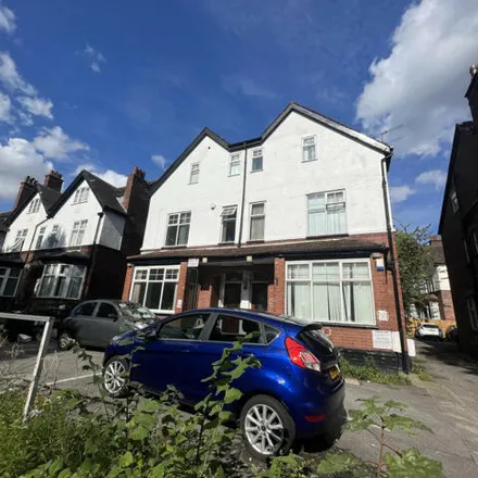 Rent this 8 bed townhouse on Cardigan Road St Michaels Lane in Cardigan Road, Leeds