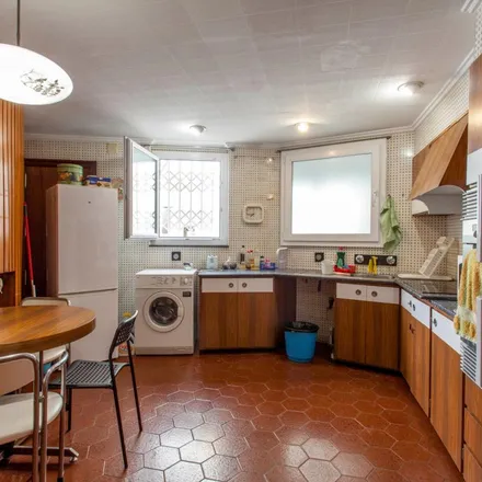 Image 5 - Kuups, Carrer de Conca, 46008 Valencia, Spain - Apartment for rent