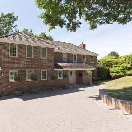 Rent this 5 bed house on The Gardens in Esher KT10 8QF, United Kingdom