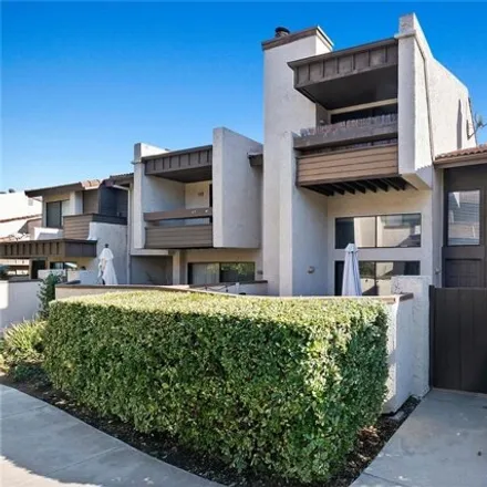 Image 3 - Owensmouth Avenue, Los Angeles, CA 91367, USA - Townhouse for sale