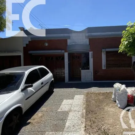 Buy this 4 bed house on Caxaraville 1114 in Partido de Avellaneda, 1869 Gerli
