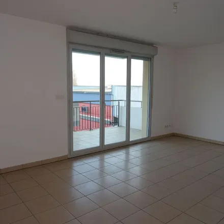 Rent this 3 bed apartment on 42 Avenue de Toulouse in 31320 Castanet-Tolosan, France