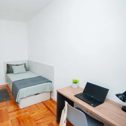 Rent this 8 bed room on Making Things in Calle de Blanca de Navarra, 5