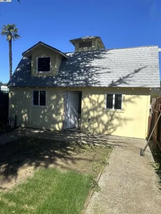 Buy this 8 bed house on 498 East Gobbi Street in Ukiah, CA 95482