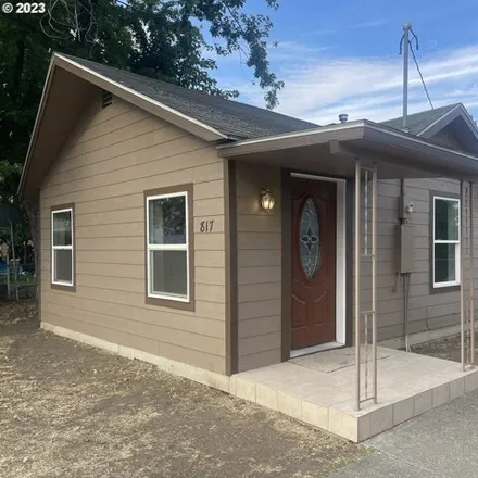 Buy this 2 bed house on 213 Northwest 9th Avenue in Milton-Freewater, Umatilla County