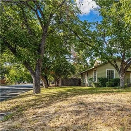 Image 2 - 1833 North 34th Street, Waco, TX 76707, USA - House for sale