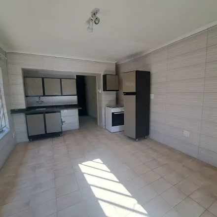 Image 4 - Troupant Place, Johannesburg Ward 104, Randburg, 2118, South Africa - Apartment for rent