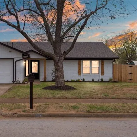 Buy this 3 bed house on 901 North Fir Street in Jenks, OK 74037