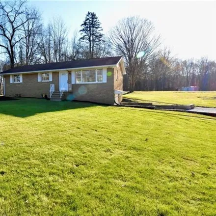 Buy this 3 bed house on Schotten Road in Hubbard, OH 44425