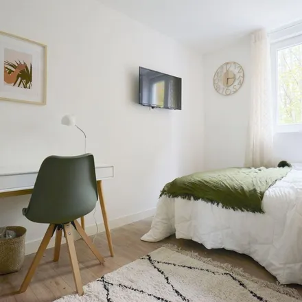 Rent this 1 bed apartment on Résidence La Closeraie St-Martin in Rue du Bazinghien, 59037 Lille