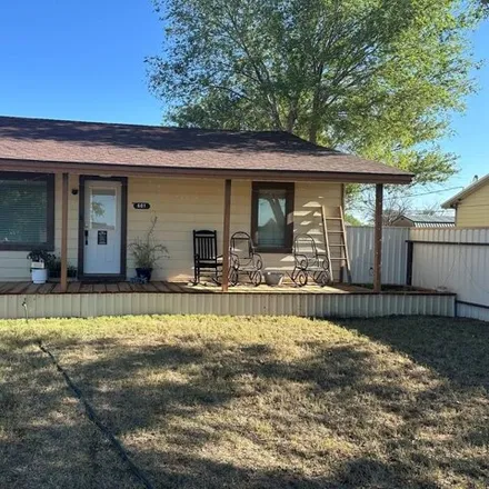 Image 1 - 200 Northeast 6th Street, Seminole, TX 79360, USA - House for sale