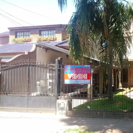 Buy this studio house on Avenida Presidente Juan Domingo Perón 2898 in Belgrano, San Miguel
