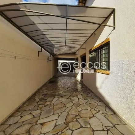 Rent this 3 bed house on Avenida Ana Godoy de Souza in Segismundo Pereira, Uberlândia - MG