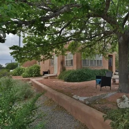 Image 2 - 2629 Garfield Avenue Southeast, Albuquerque, NM 87106, USA - House for sale