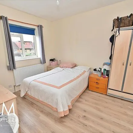 Rent this 5 bed apartment on Kingsley Road in London, IG6 2NA