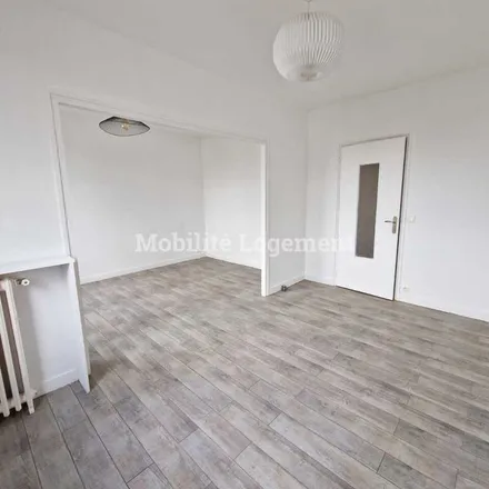 Rent this 3 bed apartment on 24 Avenue du Château in 94170 Le Perreux-sur-Marne, France