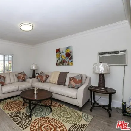Image 5 - 4590 Rosewood Avenue, Los Angeles, CA 90004, USA - House for sale