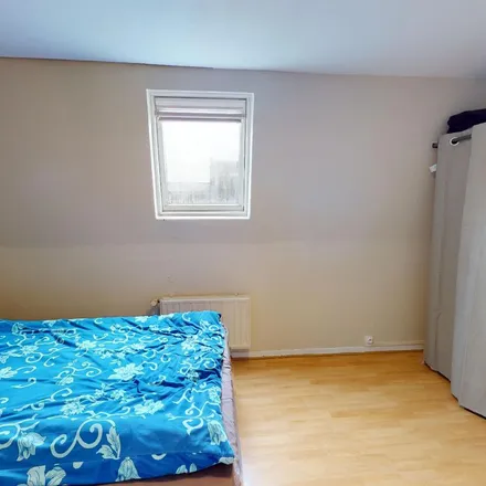 Rent this 5 bed apartment on 1 Rue de la Concorde in 59100 Roubaix, France