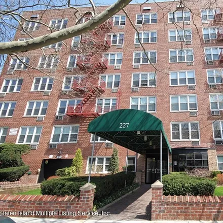 Image 1 - 227 Ocean Parkway, New York, NY 11218, USA - Apartment for sale