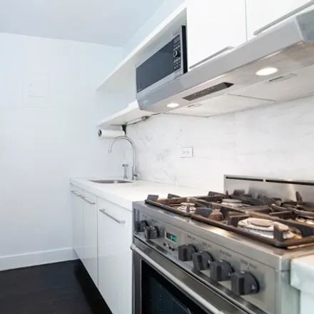 Image 3 - 245 E 54th St Apt 26h, New York, 10022 - Apartment for sale