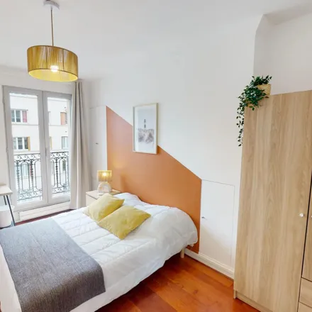 Rent this 4 bed room on 45 bis Rue de Vouillé in 75015 Paris, France