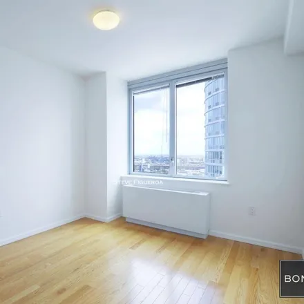 Image 6 - Blend on the Water, 4540 Center Boulevard, New York, NY 11109, USA - Apartment for rent