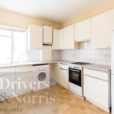 Rent this 3 bed apartment on Ivinghoe Road in Lodge Avenue, London