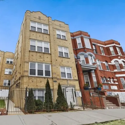 Buy this 1 bed condo on 2809-2811 West Washington Boulevard in Chicago, IL 60612