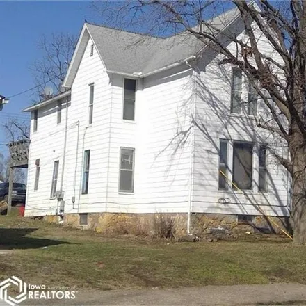Buy this 4 bed house on 762 12th Avenue South in Clinton, IA 52732