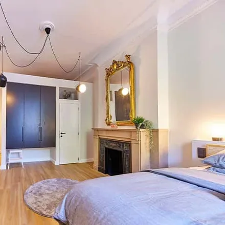 Rent this 8 bed room on Rue Washington - Washingtonstraat 5 in 1050 Ixelles - Elsene, Belgium