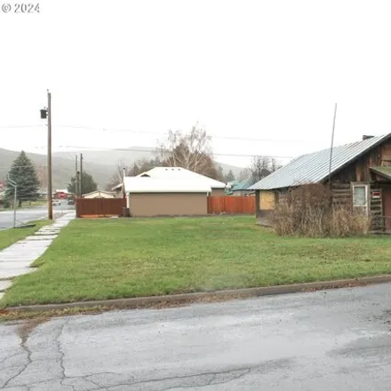Buy this 1 bed house on 1675 Cliff Street in Baker City, OR 97814