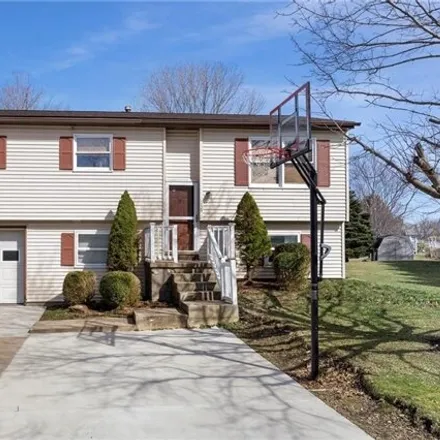 Buy this 3 bed house on 135 Culver Court in North East, PA 16428