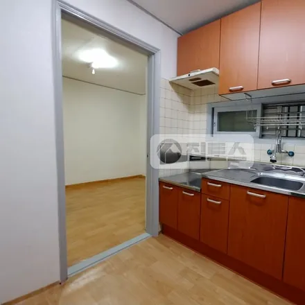 Rent this studio apartment on 서울특별시 송파구 삼전동 167-3