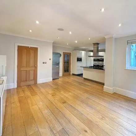 Image 5 - Oak Bank, Brook Lane, Alderley Edge, SK9 7QB, United Kingdom - Townhouse for rent