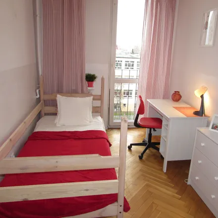 Rent this 5 bed room on Kinowa 25 in 04-030 Warsaw, Poland