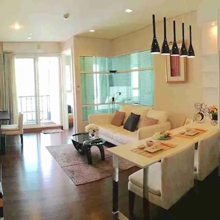 Rent this 1 bed apartment on Tasty Congee & Noodle Wantun Shop in 387/5, Soi Sukhumvit 55