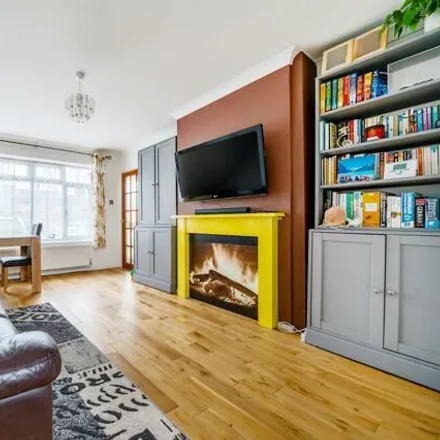Image 2 - 15 North Close, London, EN5 3AN, United Kingdom - Townhouse for sale