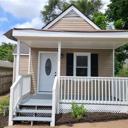 Buy this 2 bed house on 411 East Missouri Avenue in St. Joseph, MO 64504