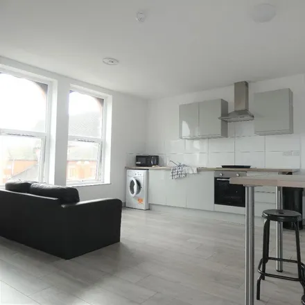 Rent this 3 bed room on unnamed road in Hanley, ST1 3DA