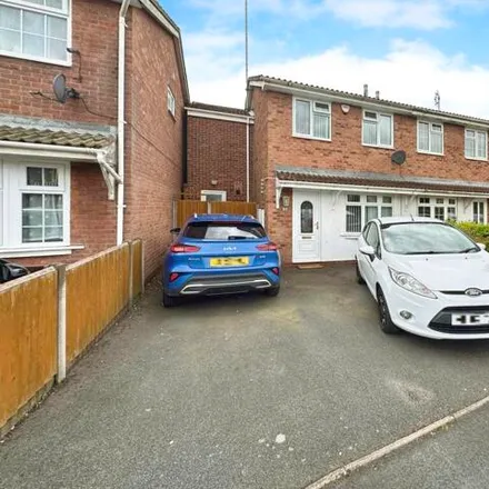 Buy this 3 bed duplex on Dallow Crescent in Burton On Trent, Staffordshire