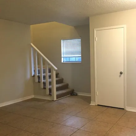 Image 2 - 2128 Schwab Court, Ferry Pass, FL 32504, USA - Townhouse for sale