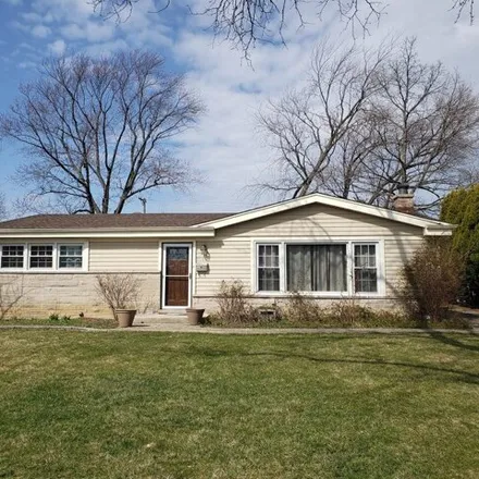 Rent this 3 bed house on 2560 Bel Air Drive in Glenview, IL 60025