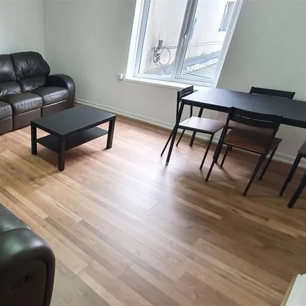 Rent this 3 bed apartment on Jing Xing Express in 155 City Road, Cardiff