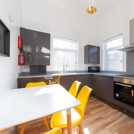 Image 1 - Jesmond Park Guest House, 74-76 Queens Road, Newcastle upon Tyne, NE2 2PR, United Kingdom - Apartment for rent
