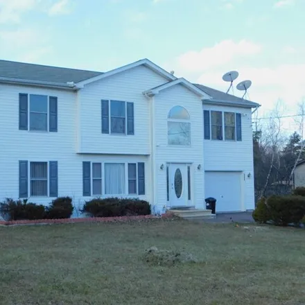 Rent this 4 bed house on 5557 Red Fox Lane in Tobyhanna Township, PA 18334