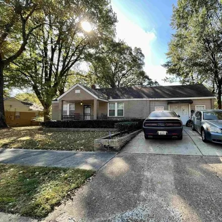 Buy this 5 bed house on 1767 Whitney Avenue in Memphis, TN 38127